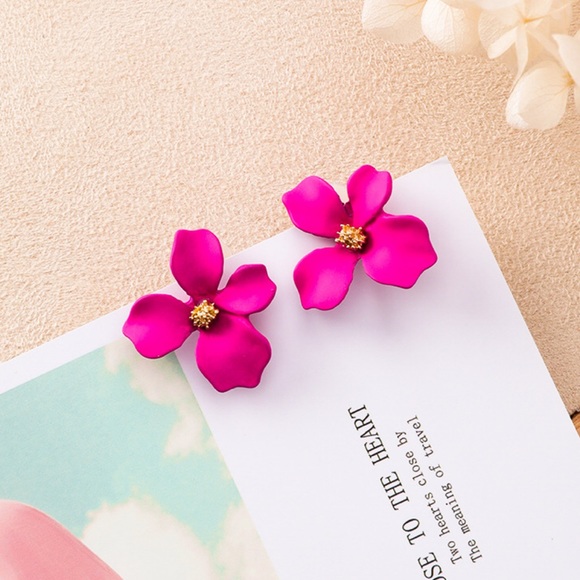 Neon pink flower earrings - Picture 2 of 5